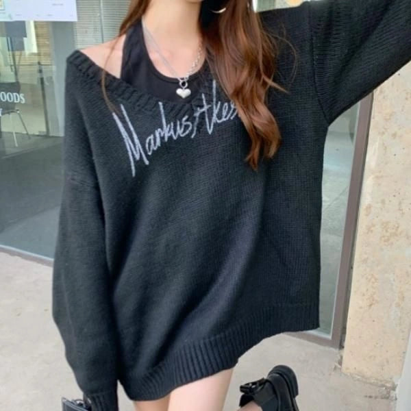 Two-Piece Set of 2 Front Logo V-Neck Knit Sweaters in Two Colors - 2XL