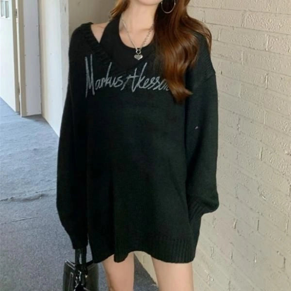 Two-Piece Set of 2 Front Logo V-Neck Knit Sweaters in Two Colors - 2XL