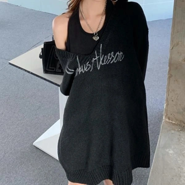 Two-Piece Set of 2 Front Logo V-Neck Knit Sweaters in Two Colors - 2XL