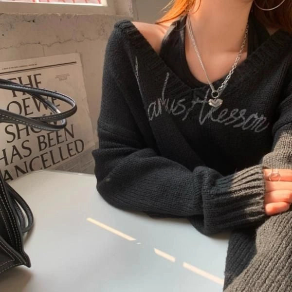 Two-Piece Set of 2 Front Logo V-Neck Knit Sweaters in Two Colors - 2XL