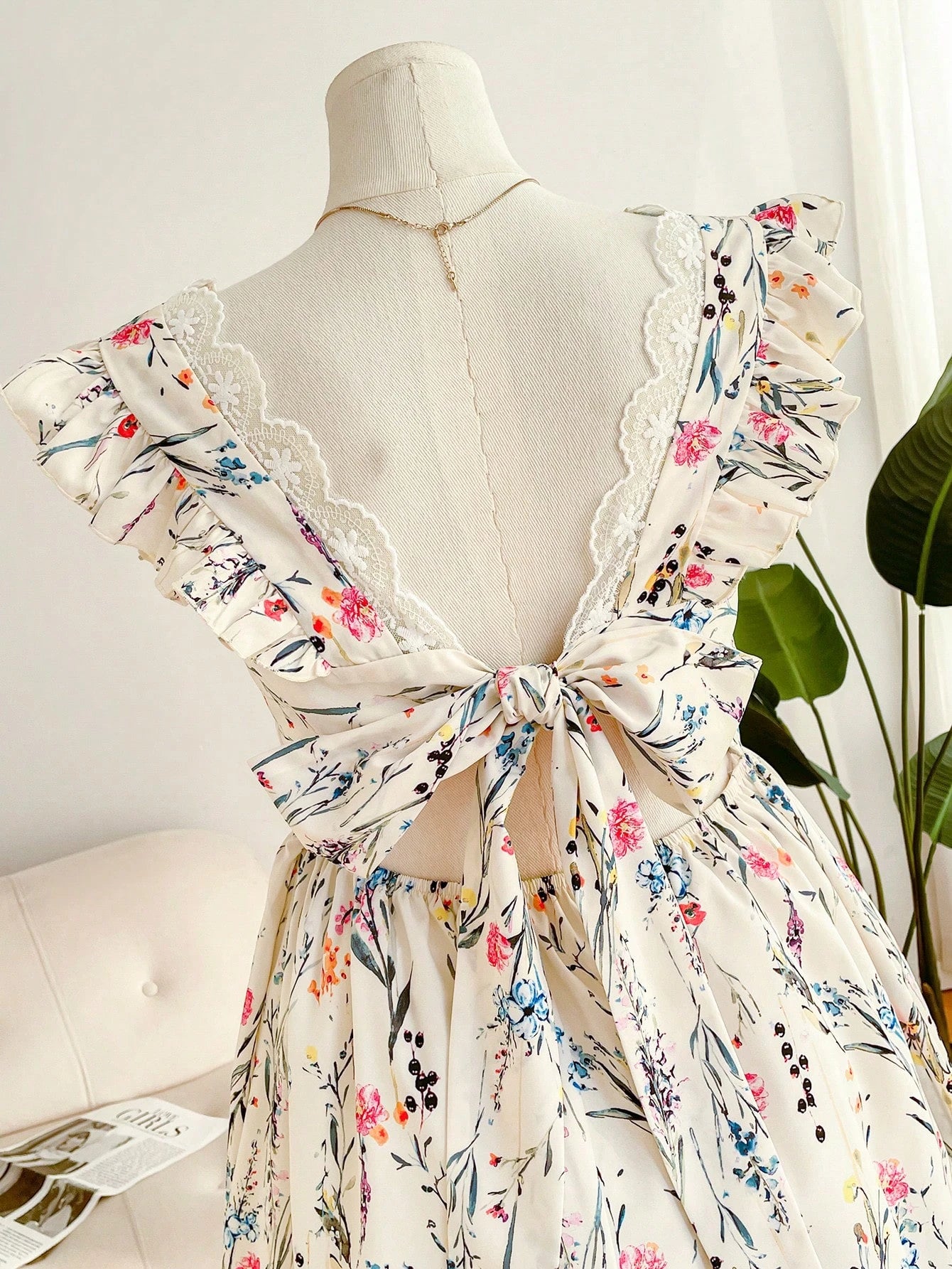 CosyJoli Ditsy Floral Tie-Up Back Dress