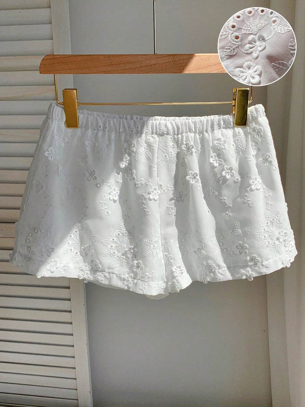 Comfortcana Women's Summer Casual Holiday Style White Woven Elastic Waist Embroidered Wide Leg Shorts