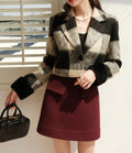 CROPPED, BLACK AND BEIGE CHECKERED WOOL JACKET WITH A NOTCHED LAPEL AND FAUX-FUR TRIM ON THE CUFFS. - M